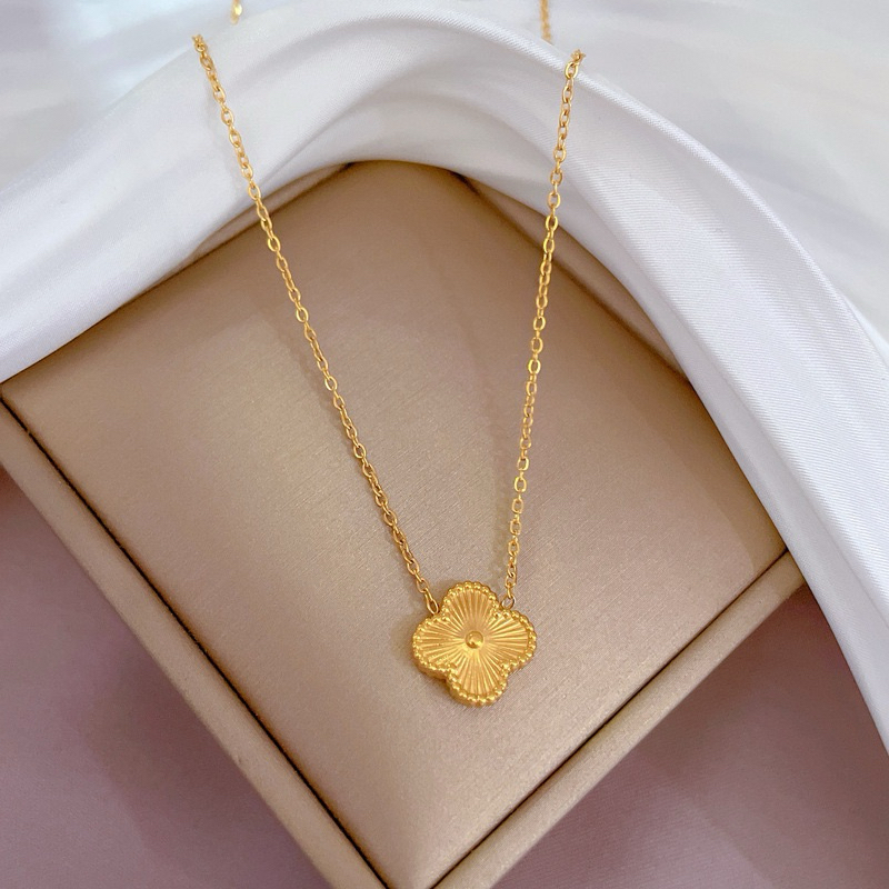 สร้อยคอโซ่เหล็กไทเทเนียม จี้ใบโคลเวอร์สี่แฉก 18K เครื่องประดับแฟชั่น เรียบง่าย ให้เป็นของขวัญ