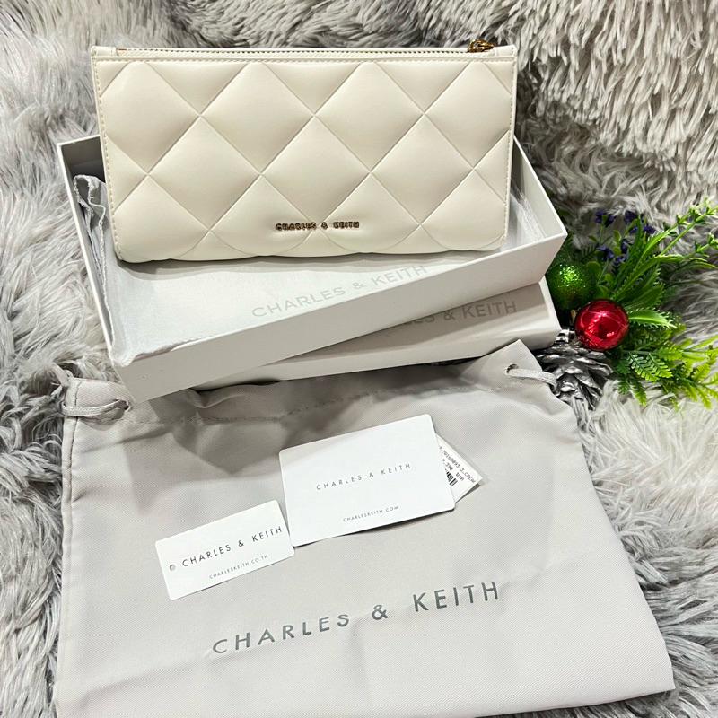 CnK ส่งต่อของแม่ค้า ‼️แท้‼️ยังมีใน shop ใหม่กริบ อุปกรณ์ครบ สีครีม