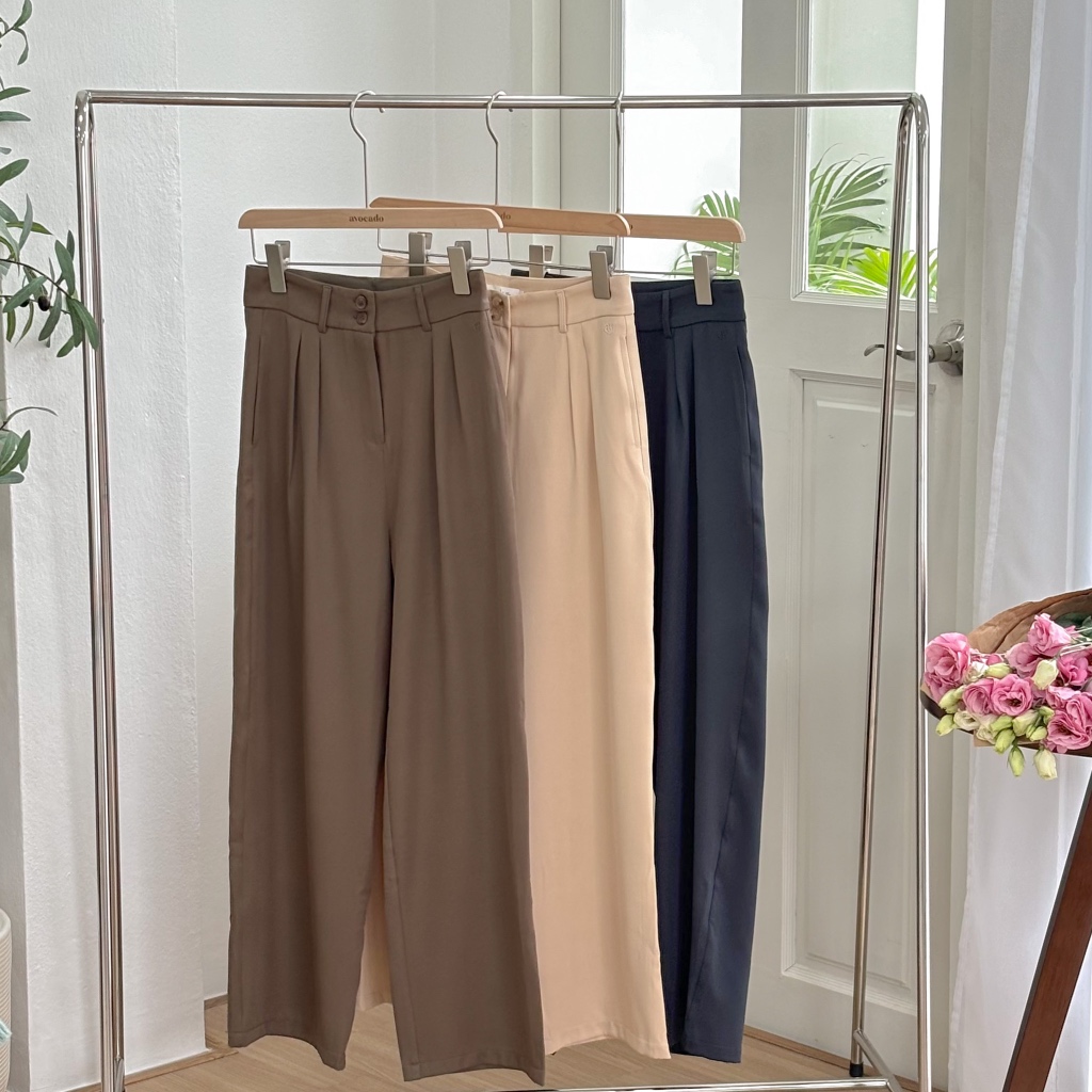 avo orchid long pants  กางเกงขายาวรุ่นนี้แนะนำให้ควรเก็บบ ทรงสวยมากก เป็นผ้าคอตต