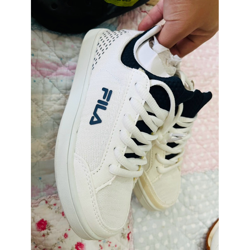 รองเท้า fila มือ1 13.5 us 13 uk.