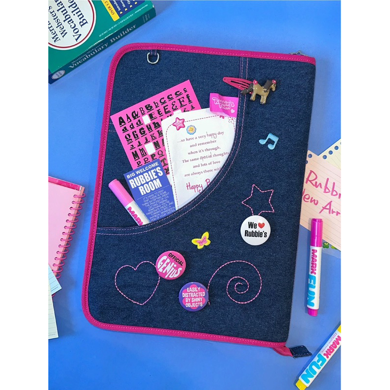 (พร้อมส่ง) Rubbie’s Room “Denim Laptop Pouch” ซองใส่โน๊ตบุ๊ครุ่น Denim Laptop Pouch