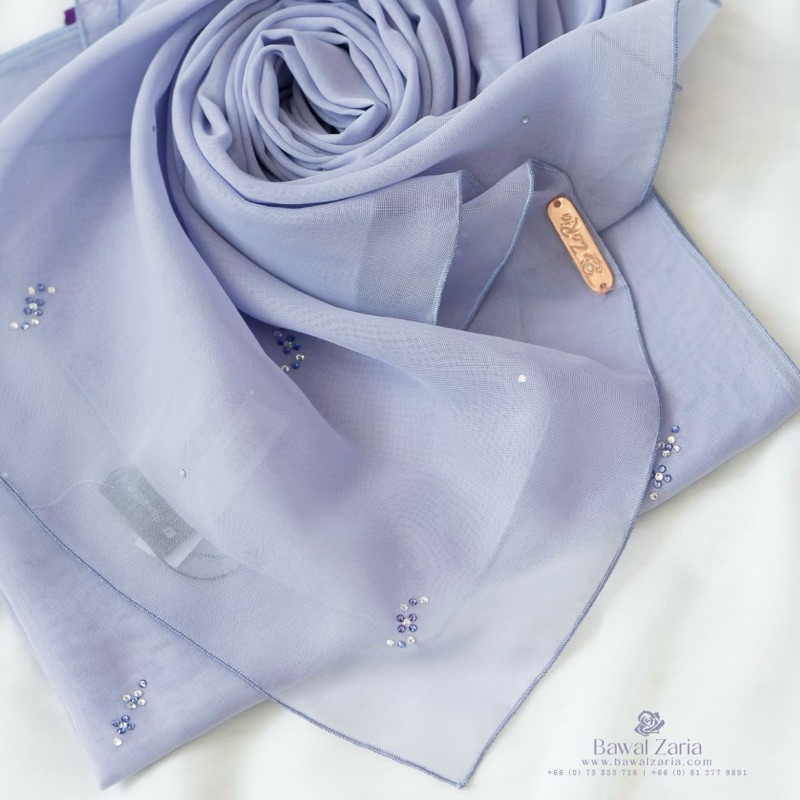 ZARIA Crystal Bawal ผ้าคลุมบาวาประดับคริสตัล - สีม่วงคราม (คละลาย)