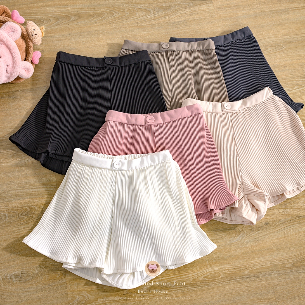 Chu Pleated Short Pant กางเกงขาสั้นพลีท เอวสูง เเต่งกระดุมปั้ม
