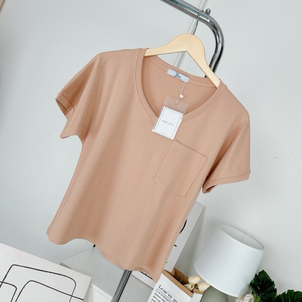018 Deezyy เสื้อยืดแขนสั้น คอวี แต่งกระเป๋า ผ้าCotton supersofeมูจิ