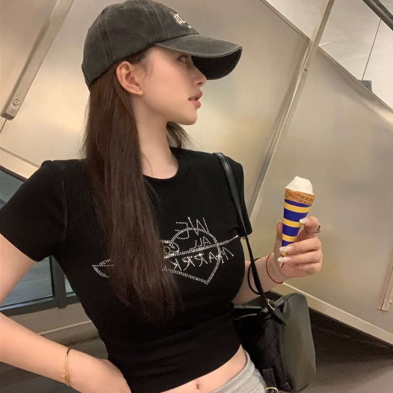 พร้อมส่งในไทย**เสื้อยืดประดับเพชรด้านหน้า คอกลม ผ้าโพลีนิ่ม Y131