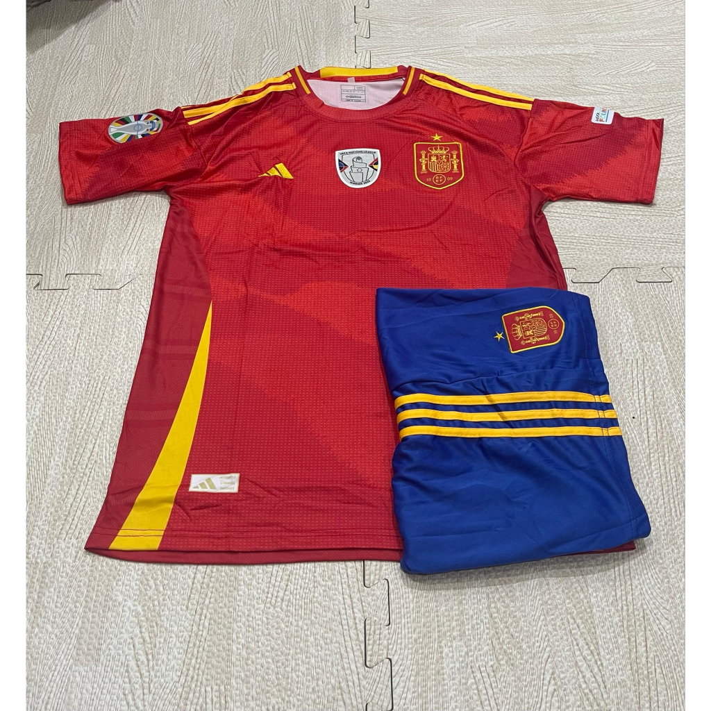 ชุดฟุตบบอล เสื้อฟุตบอล ทีมชาติสเปน รุ่นใหม่ล่าสุด 22024 (เสื้อพร้อมกางเกง)