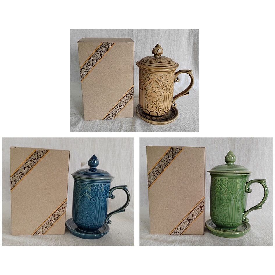 ของที่ระลึก ของขวัญปีใหม่ แก้วน้ำ ลายนางพญา บรรจุในกล่อง แต่งด้วยริบบิ้นหน้ากล่อง ด้านขางและหลังไม่แต่ง โอทอปลำปาง otop ราคาถูก Shopee Lazada