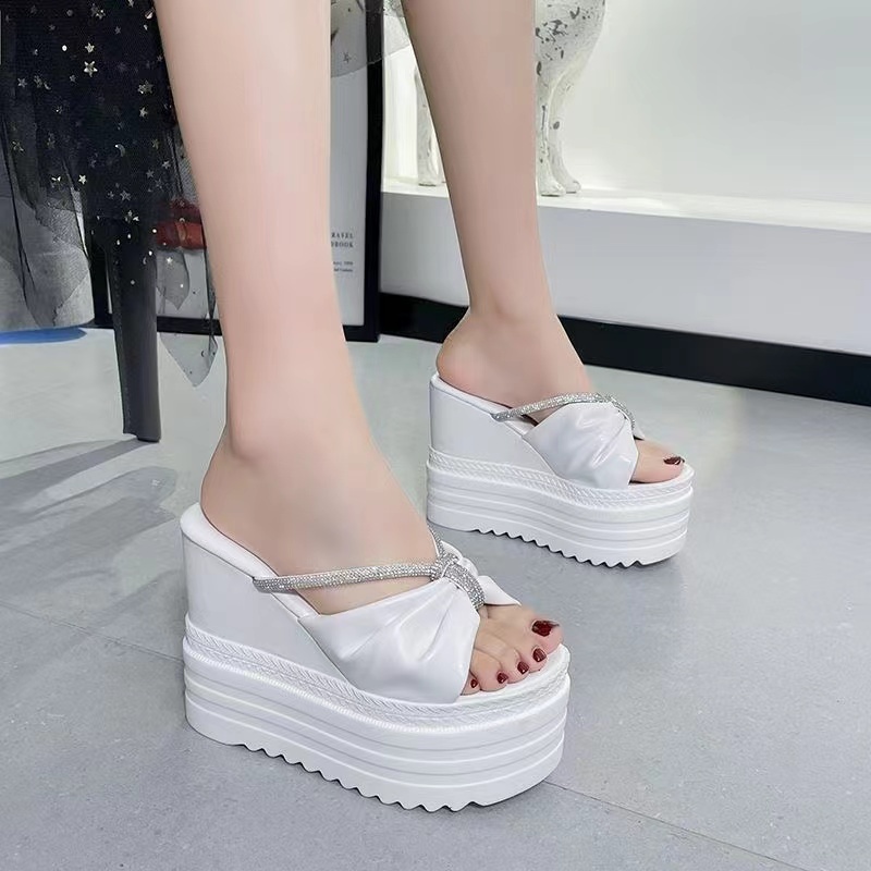 รองเท้าแตะแฟชั่น รองเท้าส้นเตารีด รุ่นเกาหลีมาใหม่ รุ่นเปิดเท้า สูง12cm 2สี size 35-39