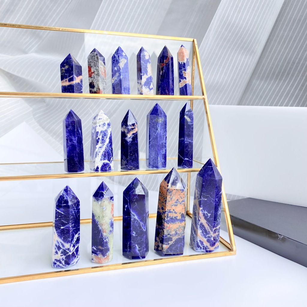 Sodalite Tower (หินโซดาไลท์ ทรงแท่ง)