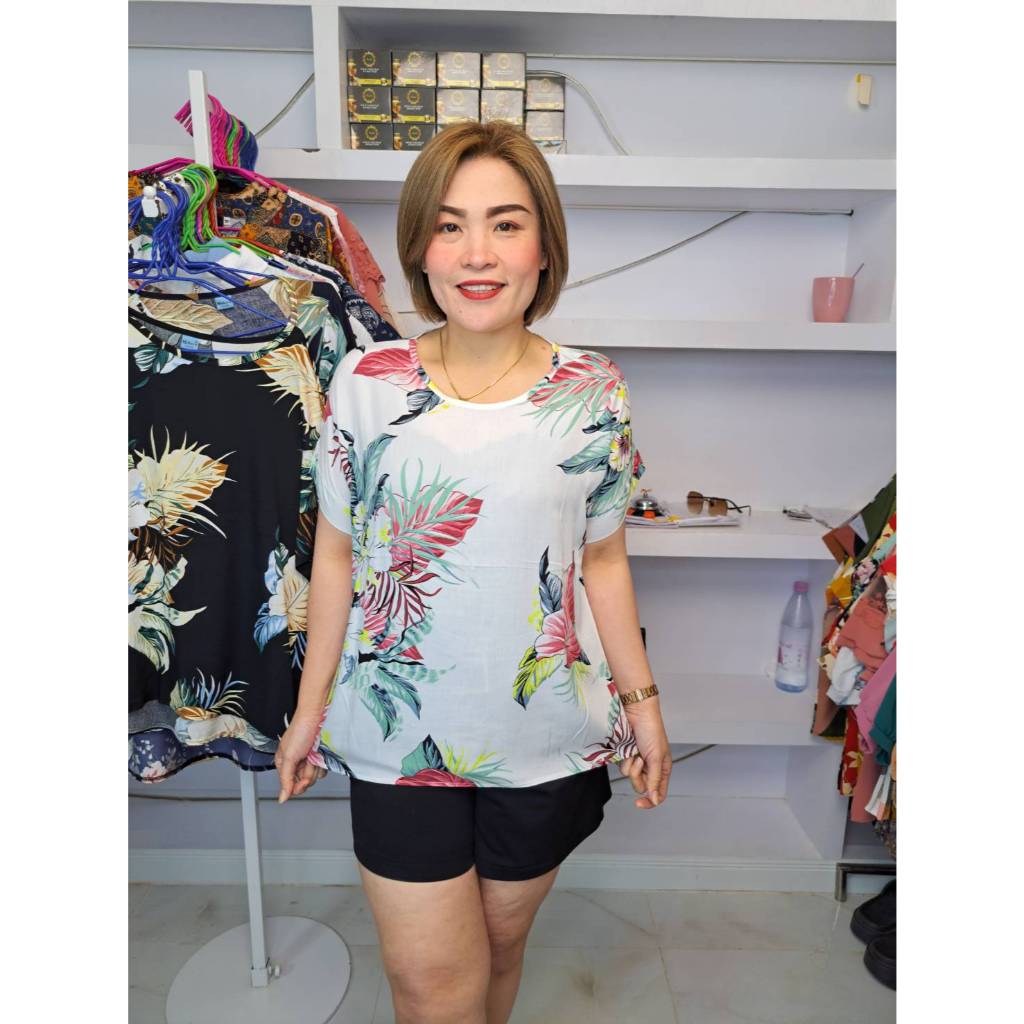 ค15///เสื้อคอกลมใบบัวผ้าไหมสปัน ฟรีไซ38-46นิ้ว ยาว25นิ้ว หน้าผ้า46นิ้ว ราคา119บาท