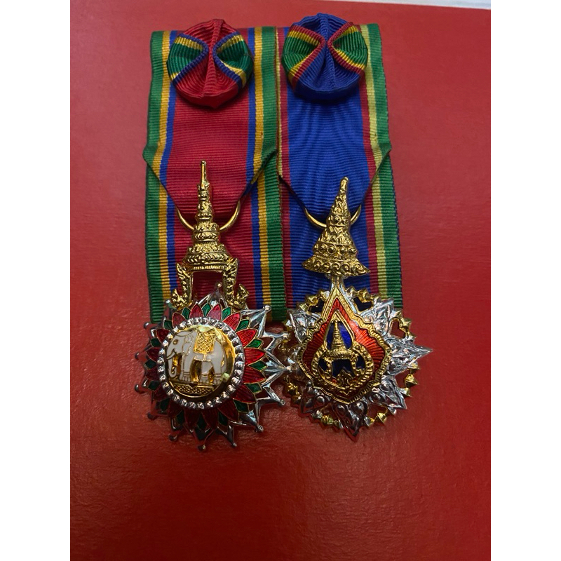 เครื่อบแบบเครื่องหมายติดประดับชุดราชการบุรุษและสตรี จ.ช./จ.ม.เข็มกลัด/แม่เหล็ก