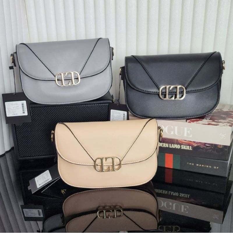 🌈พร้อมส่ง 𝐋𝐘𝐍​ Prive Over Crossbody​Bag กระเป๋าสะพายข้างหนังเรียบ​ สายโซ่+หนัง​