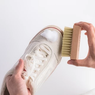✨SOUJI SOFT BRUSH✨แปรงขัดรองเท้า ขนนุ่ม ด้ามจับไม้ สไตล์ Minimal ไม่ทำลายพื้นผิว เหมาะสำหรับ UPPER