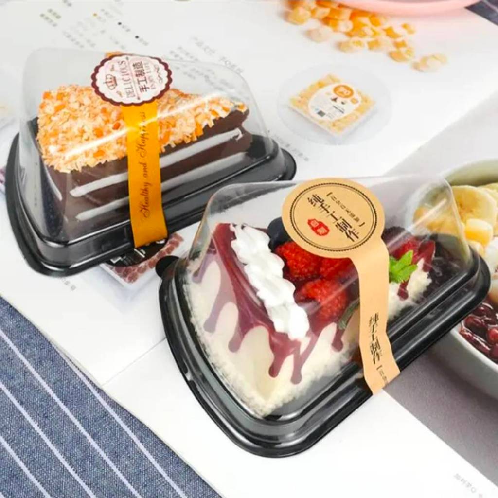 กล่องเค้กสามเหลี่ยมฐานสีดำ พร้อมฝาใส  A02/A03 (50ชุด/100 ชุด )