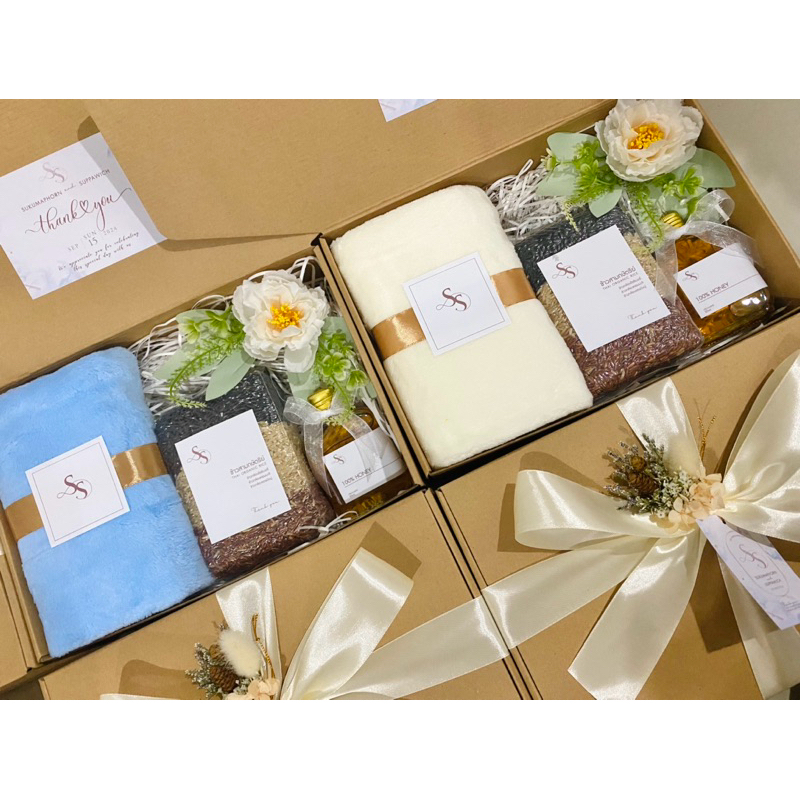 ของรับไหว้ 🎁เซ็ตของขวัญ ชุดผ้าเช็ดผม+ข้าวสามกษัตริย์ 500 กรัม +น้ำผึ้ง 85ml พร้อมตกแต่งสวยงาม พรีเมี่ยม