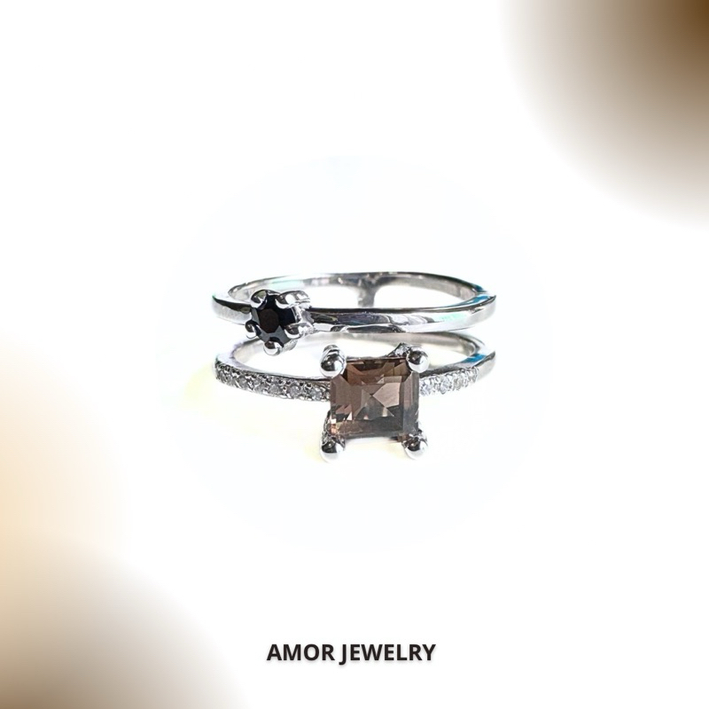 แหวนเงินแท้ 925 ฝังพลอยสโมคกี้ควอตซ์ทรงสี่เหลี่ยมปริ้นเซส(Smoky Quartz) และนิล(Onyx) บ่าข้างเพชร cz