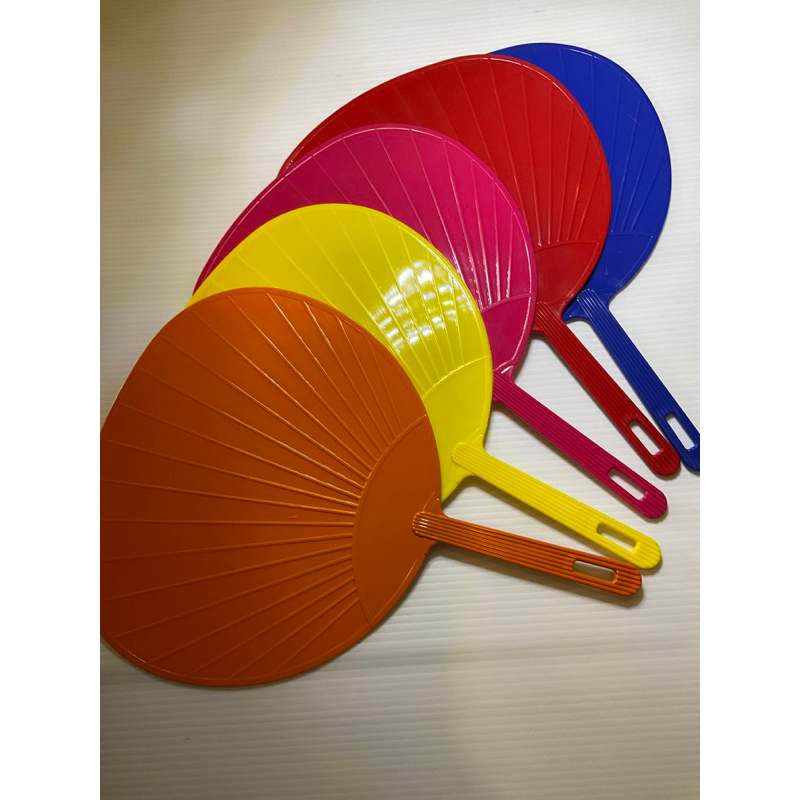 🇹🇭พัดพลาสติก แข็งแรง 8นิ้ว(กว้าง 18-20 ซม. ยาว 28 ซม.)