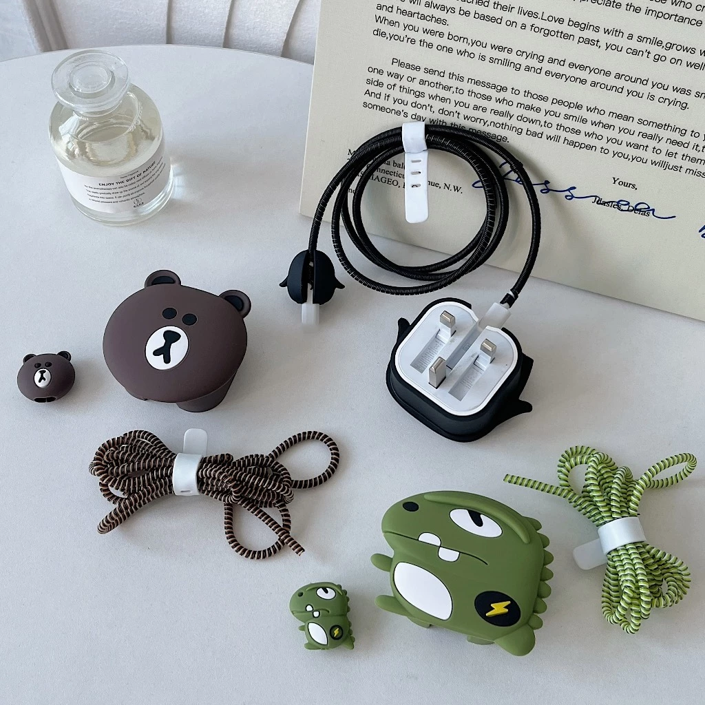 1ชุด 4ชิ้น เคส 3Pin สำหรับ ไอโฟน Apple Power Adapter 18W/20W สายชาร์จ ลายการ์ตูนน่ารัก Cable Bite