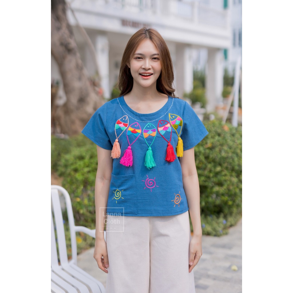 เสื้อผ้าฝ้าย ฟอกนุ่ม สีน้ำเงินคราม ดีไซน์น่ารัก งานปักลายปลา แต่งพู่หลากสี (ขายแยกชิ้น เสื้อ+กางเกง)