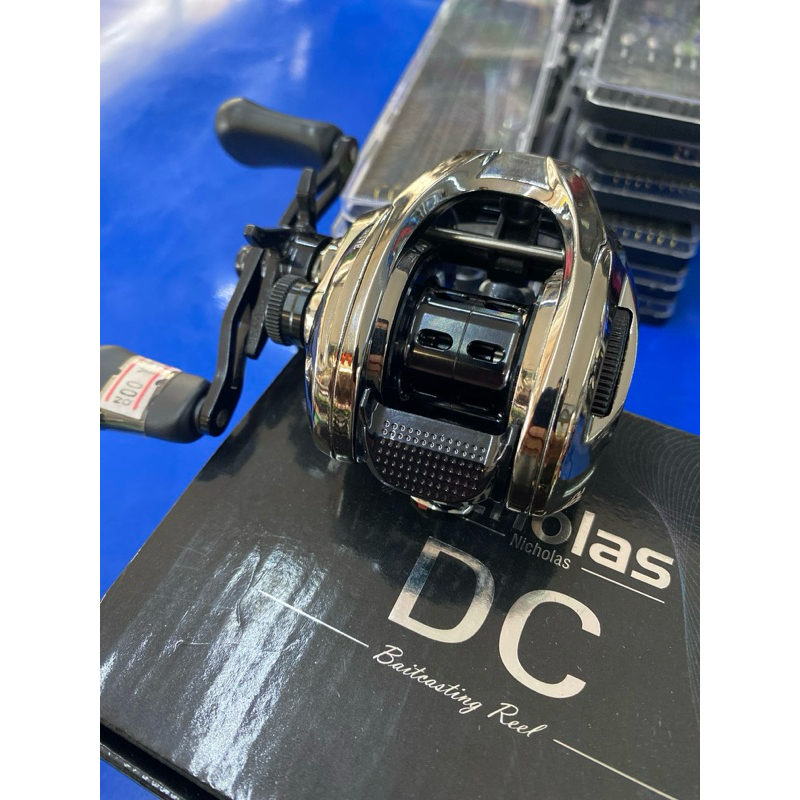 รอกหยดน้ำโลหะ สีเงิน Dc2000 อัตราทดเกียร์ 7.1 5+1BB น้ําหนักเบา ตีได้ไกลโลหะสวยไม่ปลี่ยนสีหมุนลื่นมาก พร้อมส่งส่งในไทย