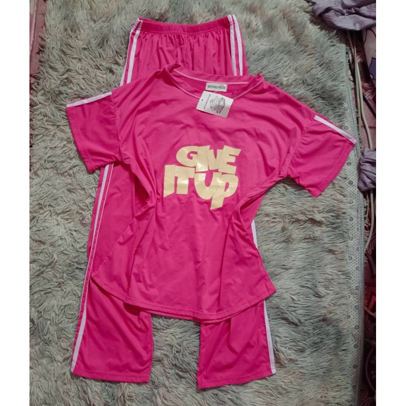 Set เสื้อยืด+กางเกงขายาว GIVE IT UP  มือ1 ป้ายห้อย งานป้ายMOTHING HOUSE