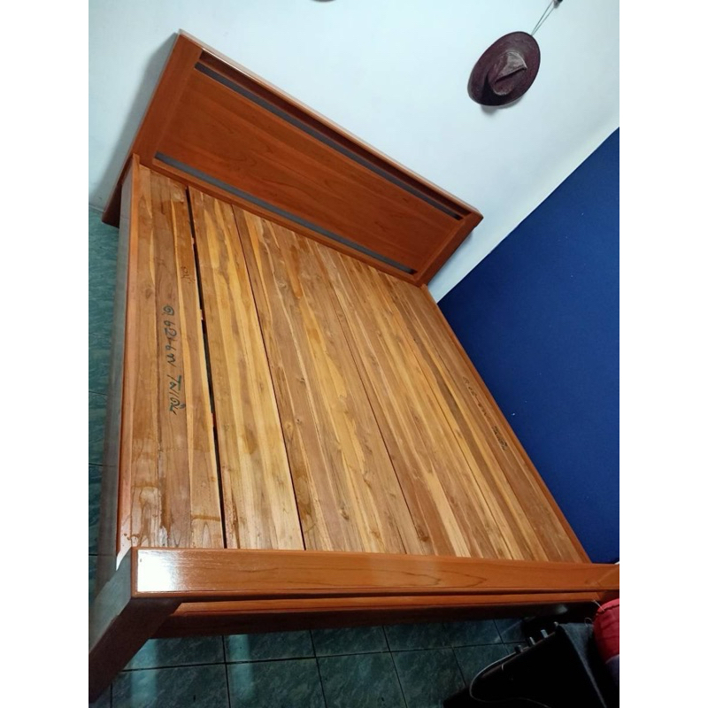 เตียงนอนโมเดิร์น6ฟุตไม้สักแท้100%((ส่งฟรียกเว้นภาคใต้มีค่าจัดส่ง))