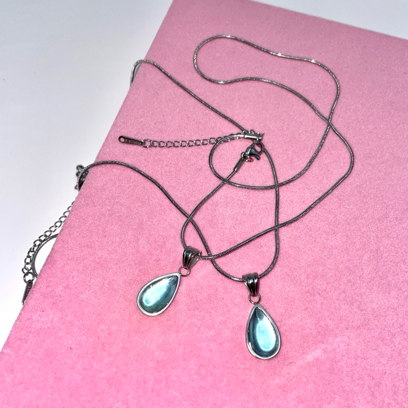 Piing me Stainless steel Glass Pendant Necklace | สร้อยคอสแตนเลสพร้อมจี้แก้วสีฟ้าอ่อน