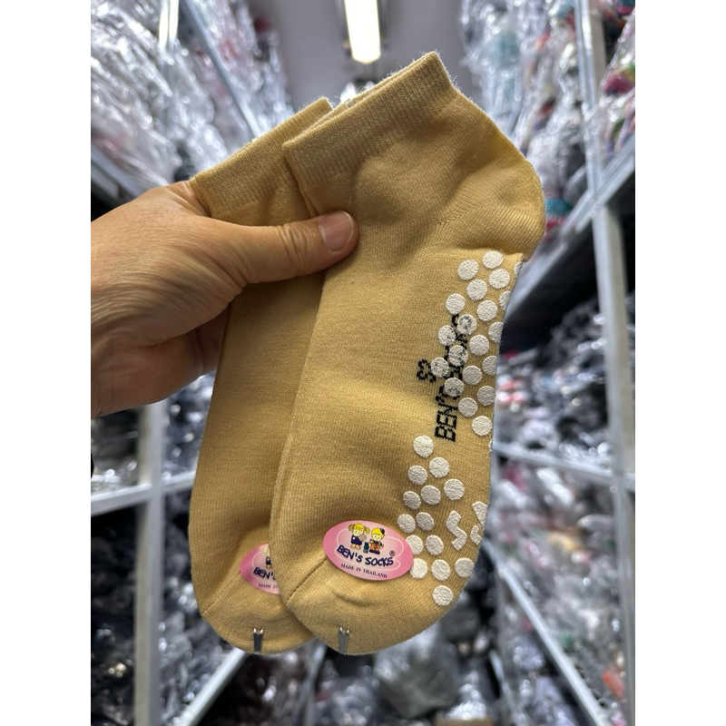 ถุงเท้าข้อสั้นกันลื่นสีเนื้อขายคู่ละ35บาท