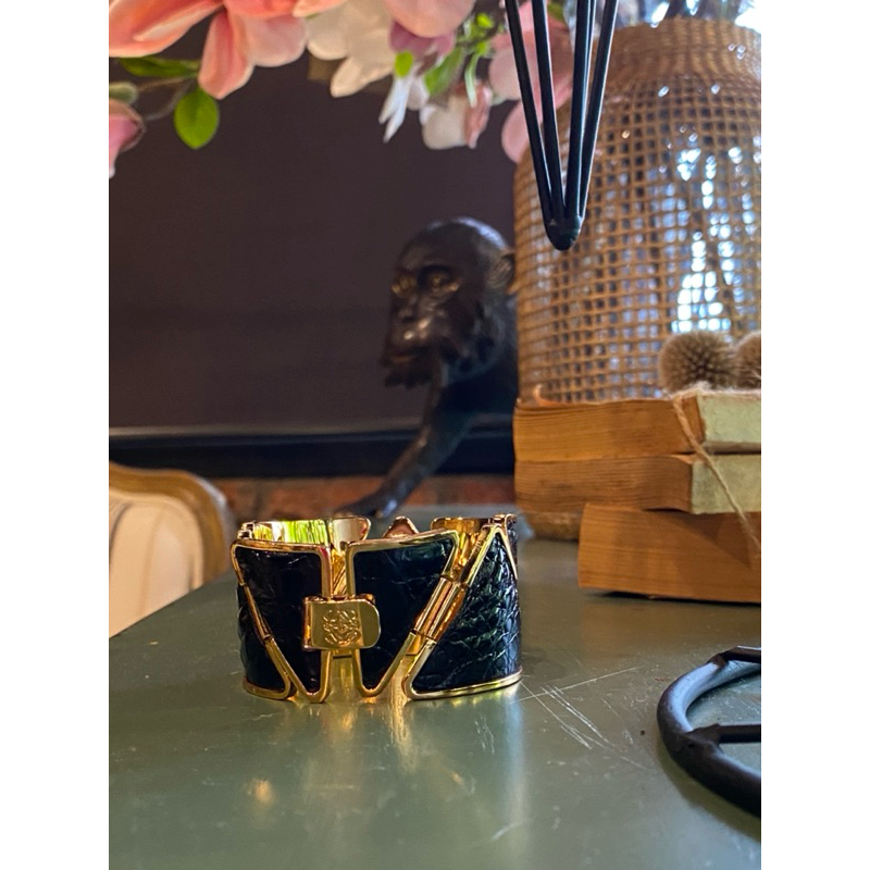 L0EWE bracelet llท้💯อะไหล่สีทองมีน้ำหนัก+หนังจระเข้ สวยมากหายากมากค่ะ สภาพสวยค่ะ รับประกันของแท้💯