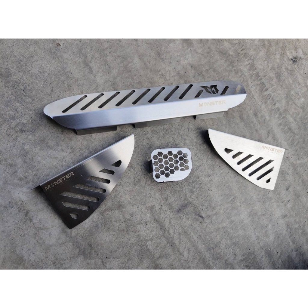 กันหนู new Pajero 2015-2023 4 ชิ้น สเตนเลส ลายขวาง new triton 2.4 2015-2023 แบบ 4 ชิ้น🦄NN🦄