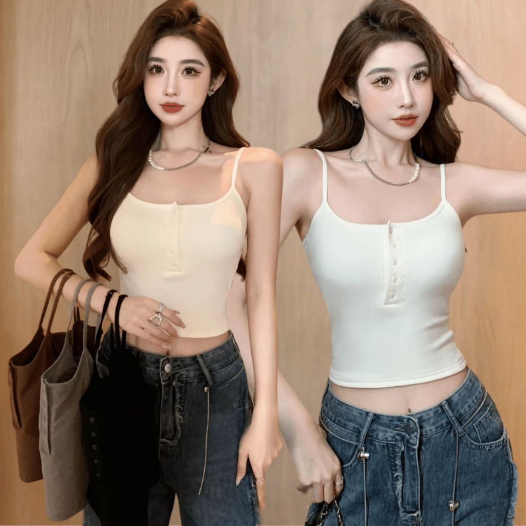 เสื้อสายเดี่ยวผู้หญิง B-102 มีฟองน้ำในตัว แต่งกระดุมหน้า สามารถใช้งานได้จริง เนื้อผ้านิ่มผ้าร่องใส่สบาย สินค้าพร้อมส่ง