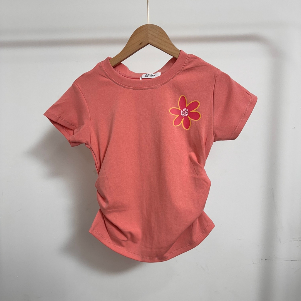 เสื้อทรงรัดรูป แต่งย่นข้าง สกรีนดอกไม้ 🌸 ผ้ายืดยูนิ สาวอวบใส่ได้ค่า พร้อมส่งทุกสี รุ่น จั๊มเอวดอกไม้Liife