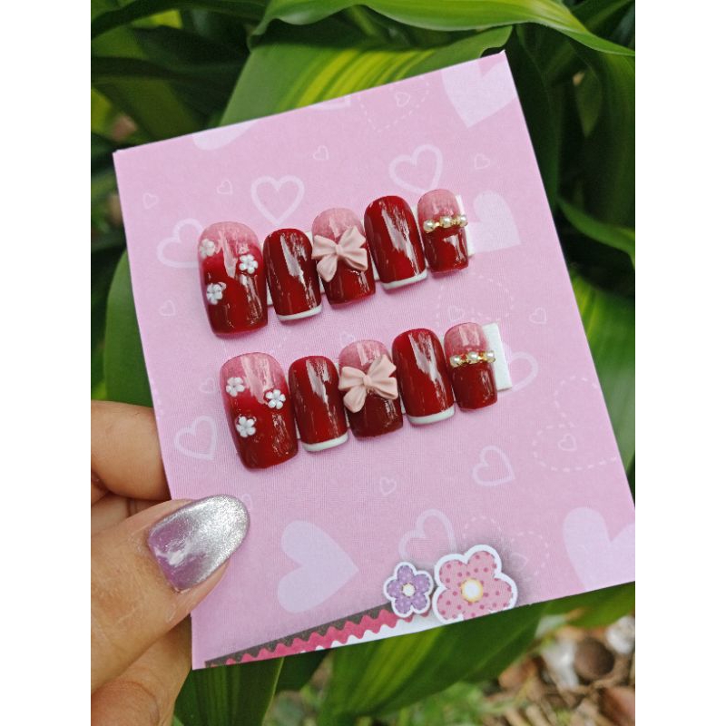 เล็บปลอมทาสีเจลสีแดงพร้อมติดอะไหล่แถมฟรีกาวตะไบทรงเหลี่ยมยาวกลางพร้อมติด ราคา ถูกที่สุด ดีลบีเคเค แกลเลอรีภาพที่ 2