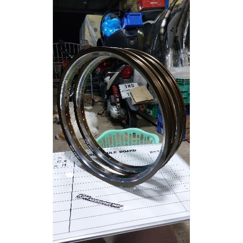 ล้ออาก้อน ขอบ17/1.4 สีไทเท Akront Spain ( งานสำเนาปีเก่า ) ของแต่งยุค90's ล้อเวฟขอบ17 ** ราคา ต่อ คู