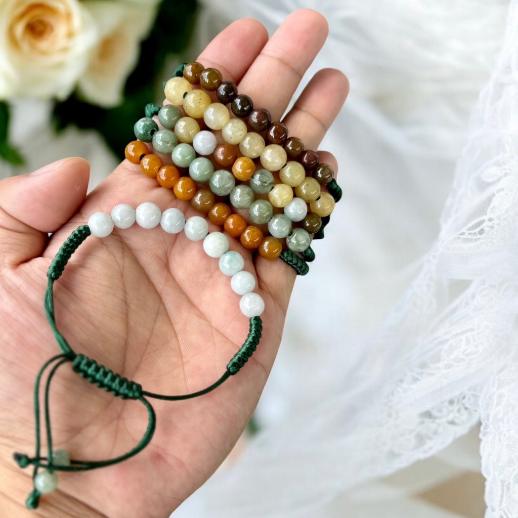 ด้ายเขียว ด้ายแดง ด้ายถักเชือก ลูกปัดหยก 8 มิล 9 เม็ด ปรับไซส์ได้ ตามขนาดข้อมือ ด้ายมงคล งานแฮนด์เมด