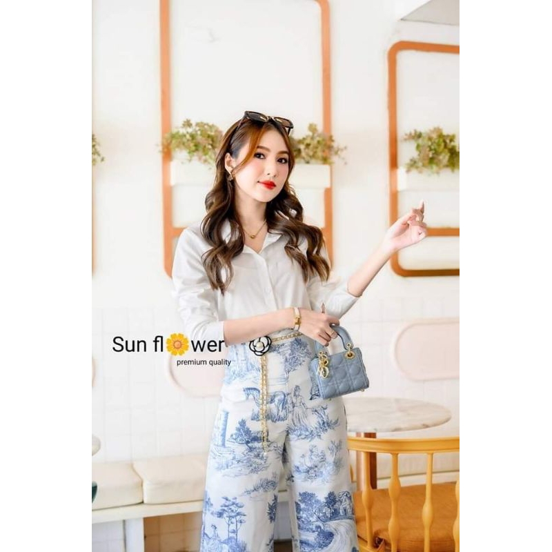 (2xl)พร้อมส่ง🌷ชุดเซท 3 ชิ้นเสื้อคอปกสีขาวกางเกงขายาวสีน้ำเงินเข็มขัดสร้อยดอกไม้งานป้าย SN Brand แท้ม