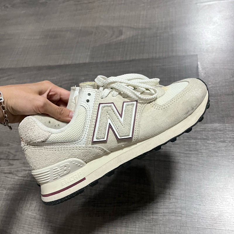 รองเท้าผ้าใบ newbalance 574 สีครีม ของแท้