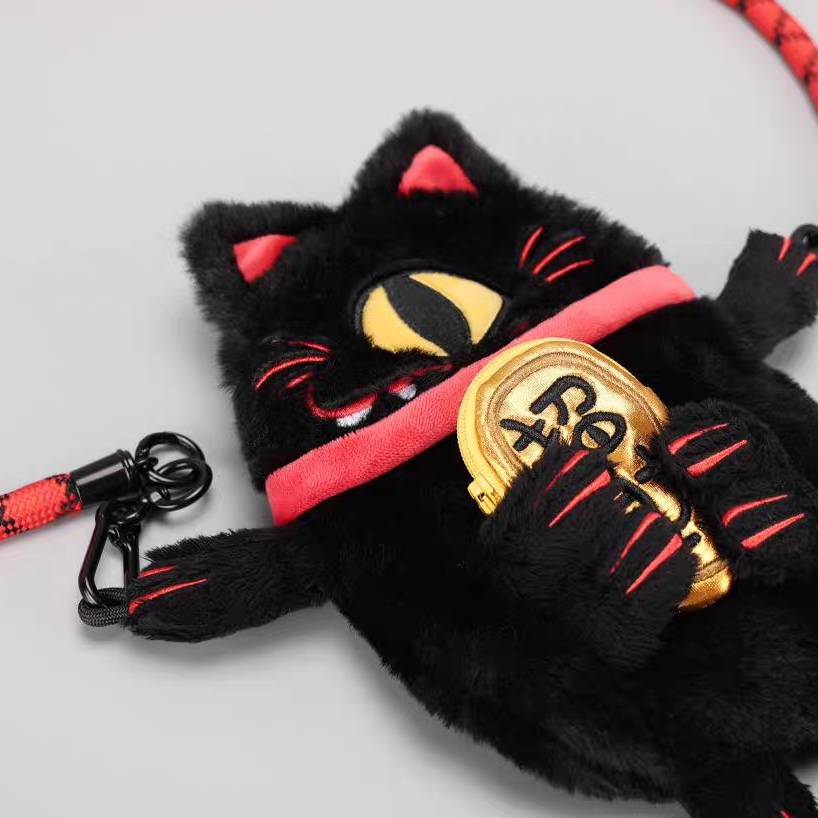 (พร้อมส่ง) ABAOTOYS - ABAO FORTUNE CAT - Plush Bag - กระเป๋าแมวดำกวักโชค รูปที่ 2