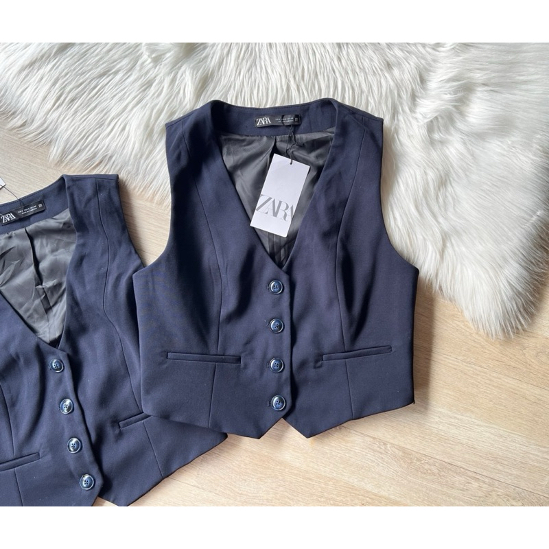 ZaRa งานแท้ เสื้อกั๊กทรงครอป คอวี กระดุมผ่าหน้า เนื้อผ้าดีมาก มีซัปในทั้งตัว