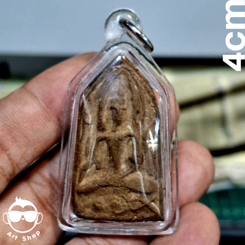 พระขุนแผนนั่งกุมารขาไขว้ หลวงพ่อกวย  เนื้อดิน ขนาดองค์พระ 4 ซม. พร้อมเลี่ยมกันน้ำ