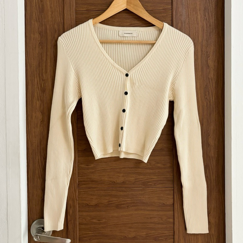 เสื้อไหมพรมครอปจากร้าน pplain.pp (แค่ลองแล้วซัก)