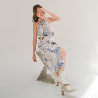 TheBlancPale : GABRIEL SKIRTT : กระโปรงผ้าซาตินหนา มีซับในตั…