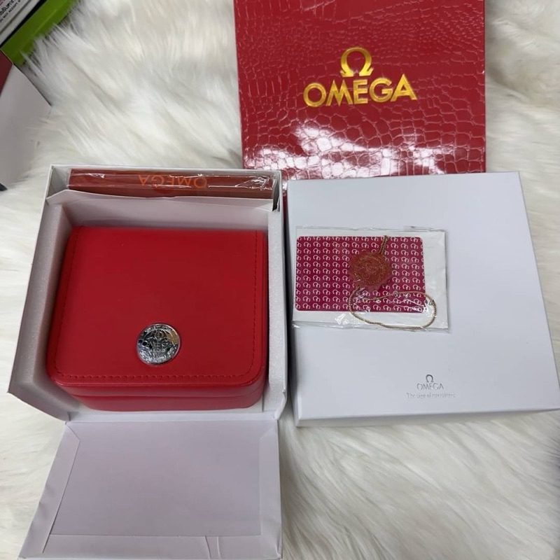 กล่องนาฬิกา omega อุปกรณ์ครบชุดหรูหรามากๆแนะนำเลยค่ะ