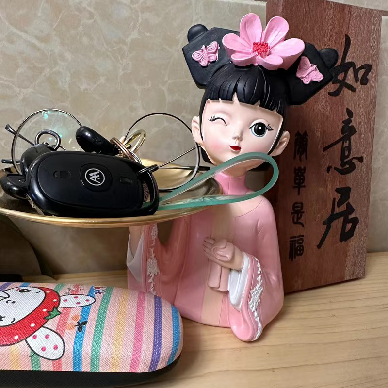 🙎‍♀️พร้อมส่ง🙎‍♀️ ของตกแต่งบ้าน สาวน่ารัก ห้องนั่งเล่นเดสก์ท็อประเบียงถาดเก็บกุญแจ วัสดุเรซิน ของขวัญสำหรับเพื่อน