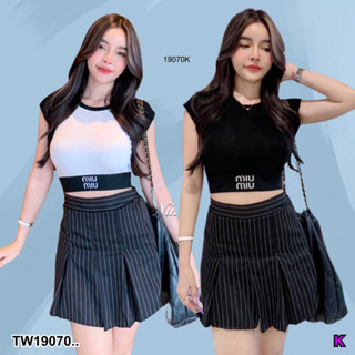 👗Pfashion [ส่งไวมาก🚛] P19070 Set 2 ชิ้น เสื้อครอป + กระโปรง ..