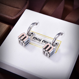 2023 miumiu ต่างหูห้อยรูปตัว M งานสวย เทียบแท้ อุปกรณ์ครบพร้อมกล่อง