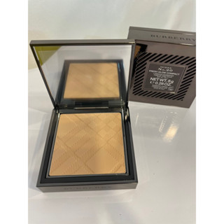 Burberry  Fresh Glow Compact Luminous Foundation SPF 10 PA +