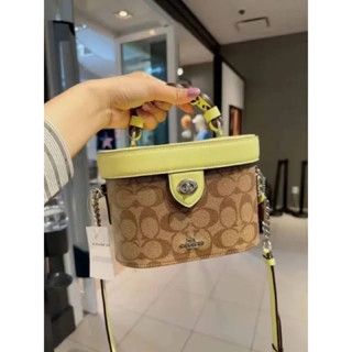 (ผ่อน0%) กระเป๋าสะพายข้าง Coach Kay Crossbody In Signature Canvas CJ613 ลายซีสีน้ำตาล สายสะพายสีเชียวอ่อน 7 นิ้ว