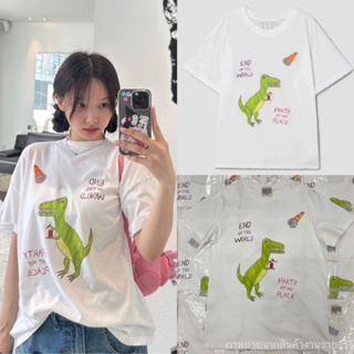 Dino T-Shirt🦖🎨(320฿) เสื้อยืดดีเทลสกรีนลายน้อนไดโนเสาร์ น่ารักมากกกๆค่าา งานชนช็อปเกาหลีเลยค่ะ ทรงสวย valen