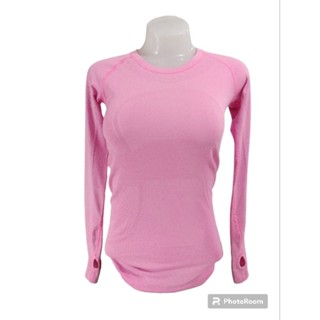 เสื้อยืดกีฬาแขนยาวแบรนด์ Lululemon athletica Womens Size S/M มือ2